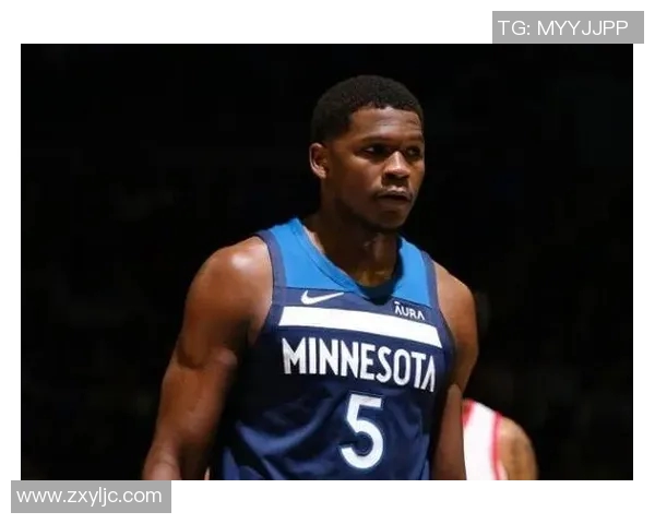 状态神勇!爱德华兹第一节轰下14分 状态神勇!爱德华兹第一节轰下14分